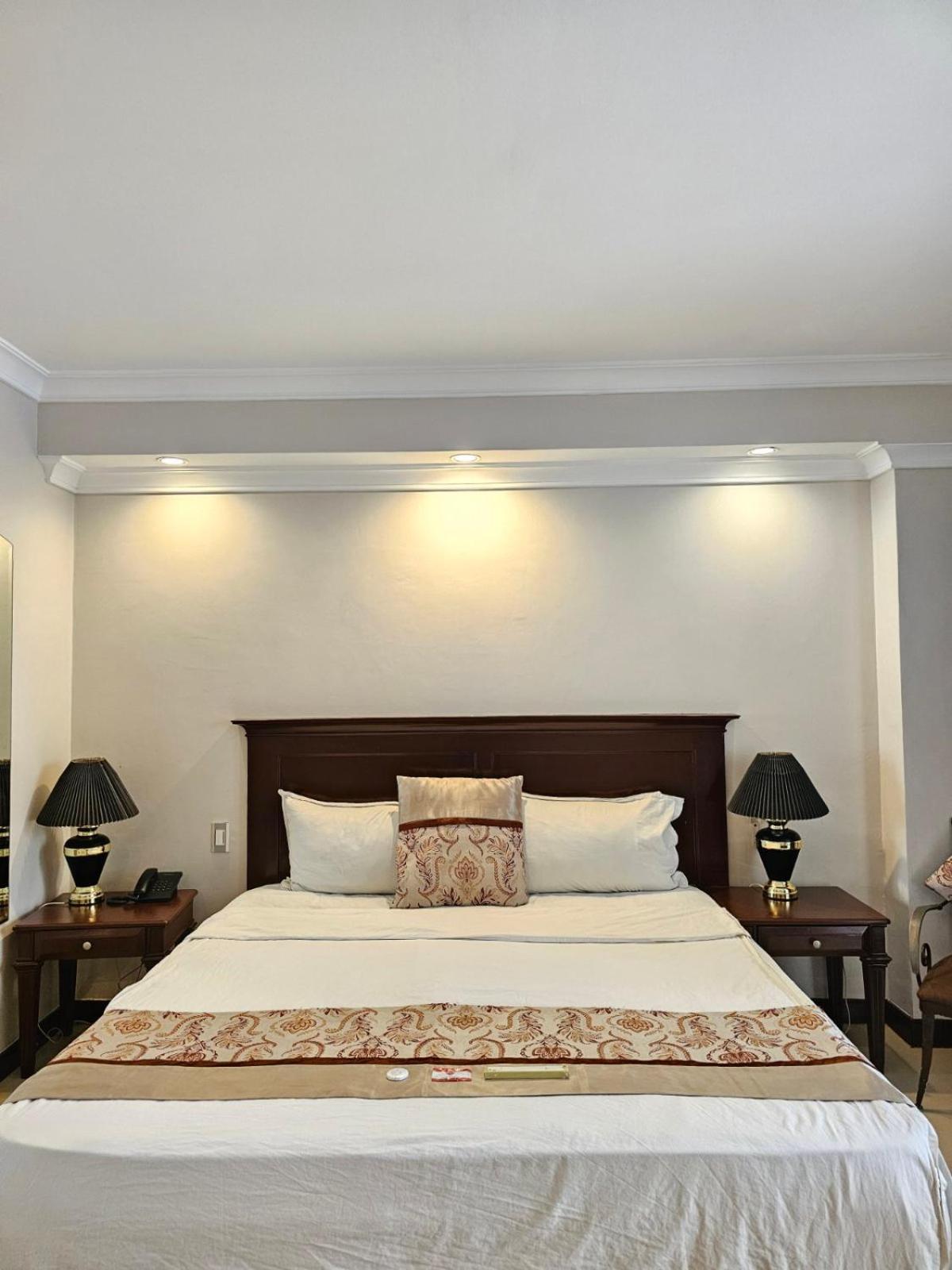 Valentino'S Hotel Ángeles Extérieur photo