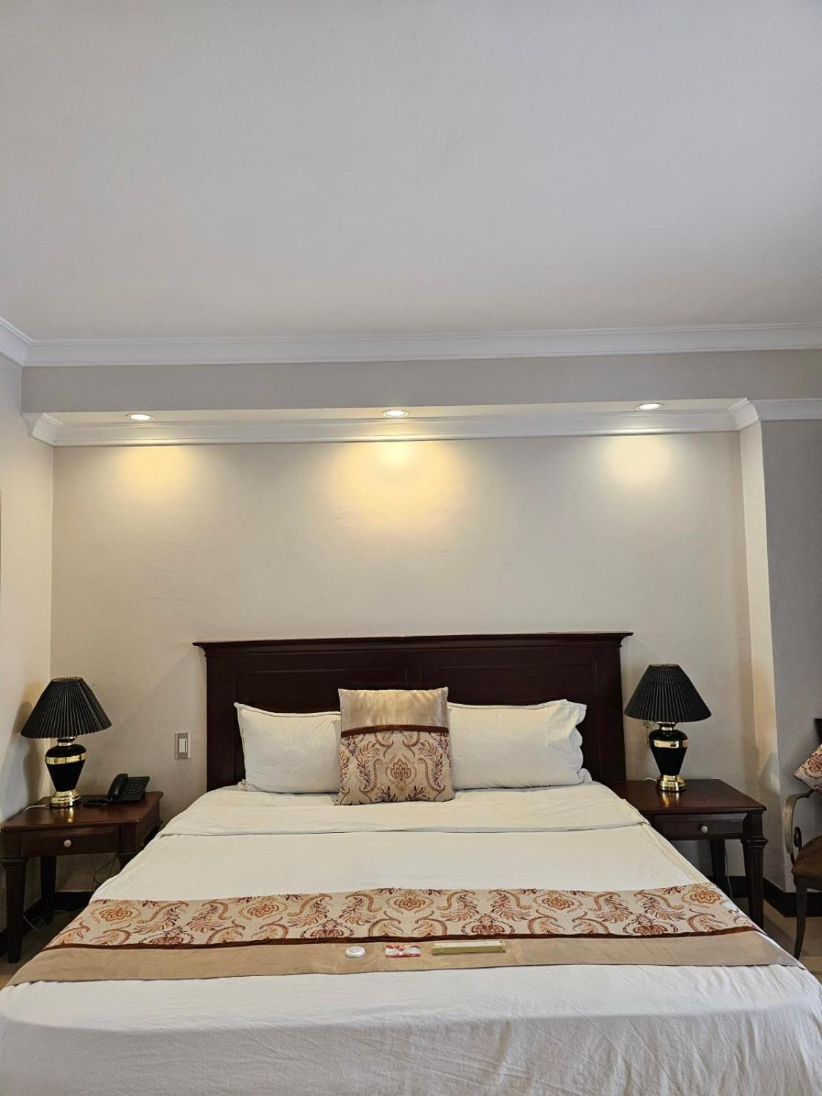 Valentino'S Hotel Ángeles Extérieur photo