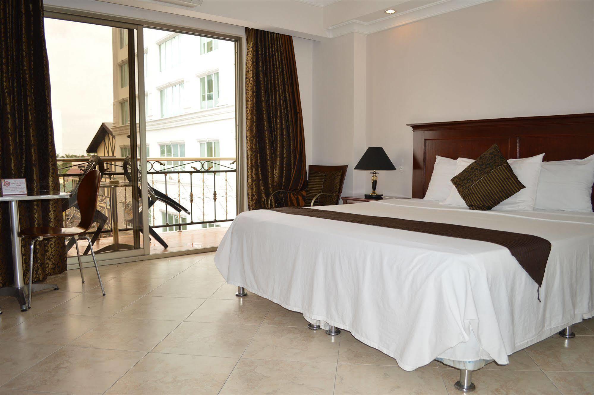 Valentino'S Hotel Ángeles Extérieur photo